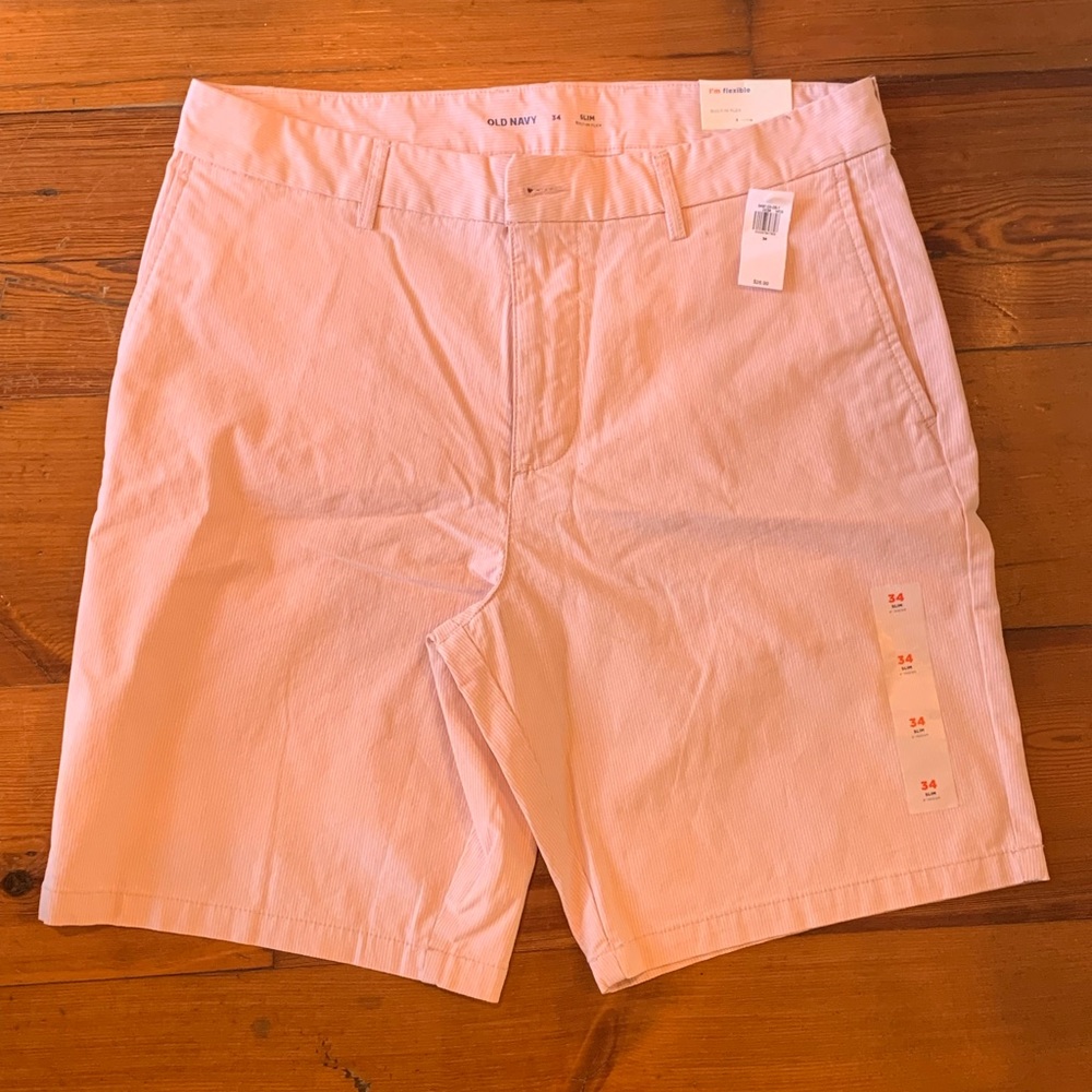Old Navy men’s shorts size 34 slim. Brand new.